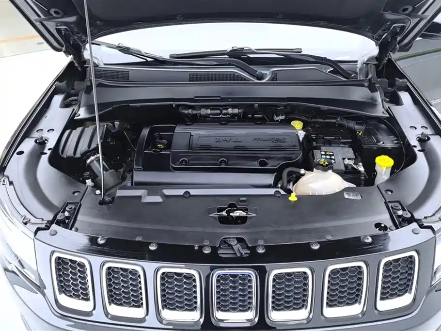 Jeep Compass 2018 — фото 10