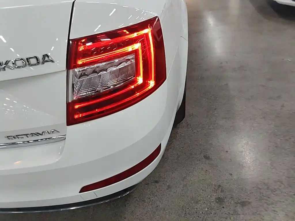Skoda Octavia 2016 — фото 8