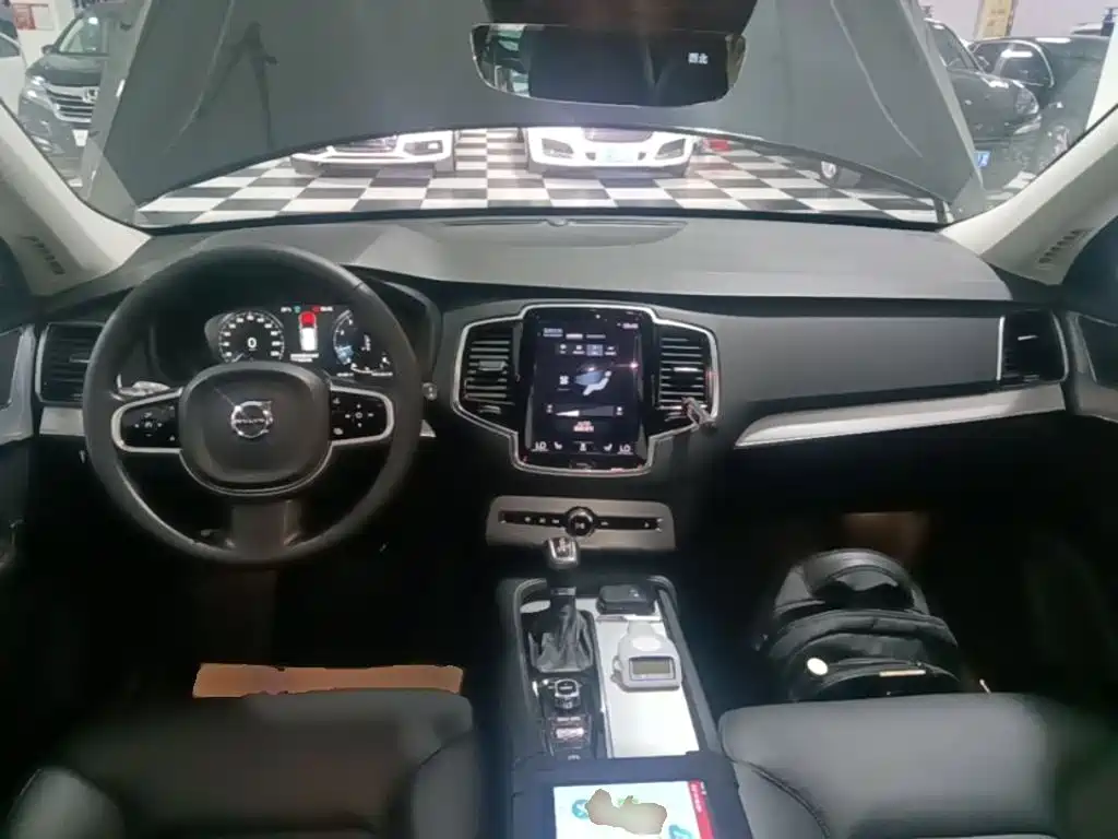 Volvo XC90 2017 — фото 10