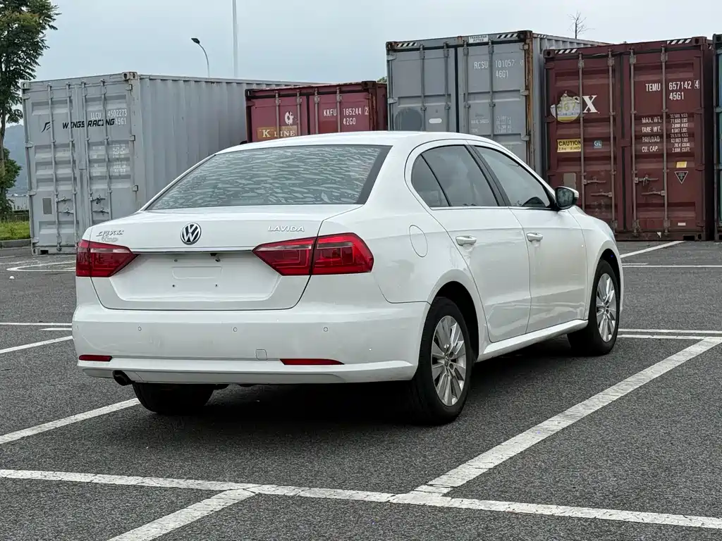Volkswagen Lavida 2015