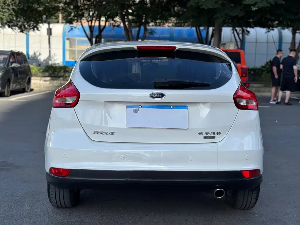 Ford Focus 2016 — фото 11