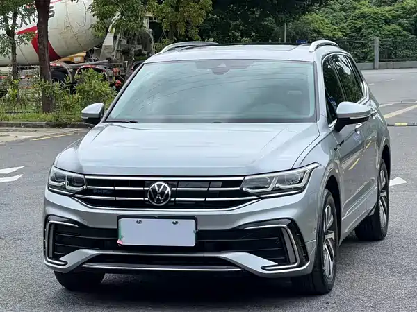 Volkswagen Tiguan L Plug-In Hybrid 2021
