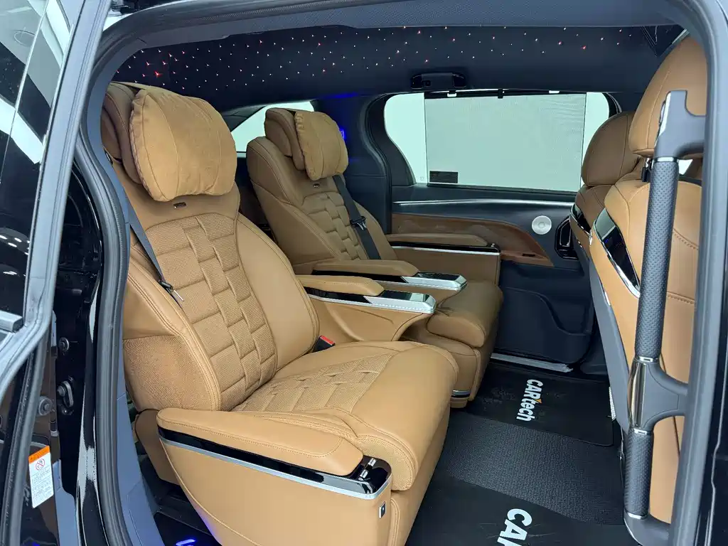 Toyota Granvia — фото 12