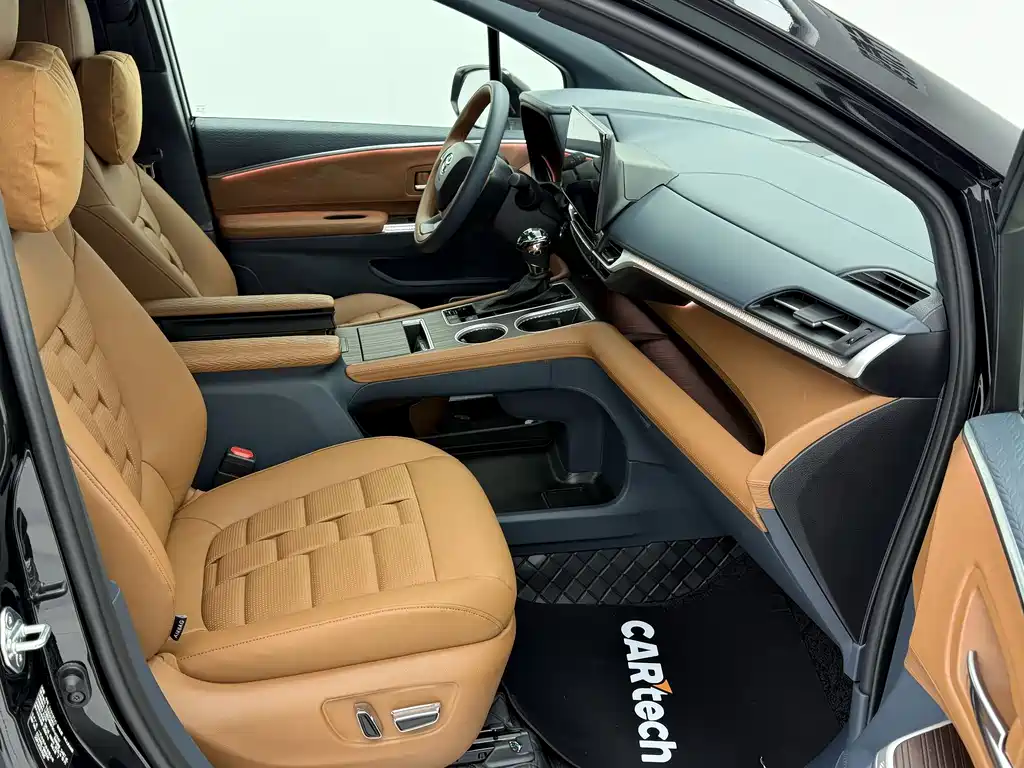 Toyota Granvia — фото 9