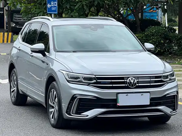 Volkswagen Tiguan L Plug-In Hybrid 2021