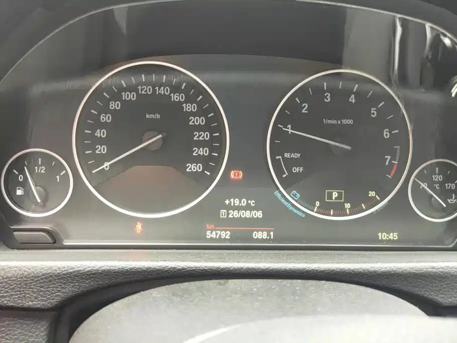 BMW 3 Series 2018 — фото 14