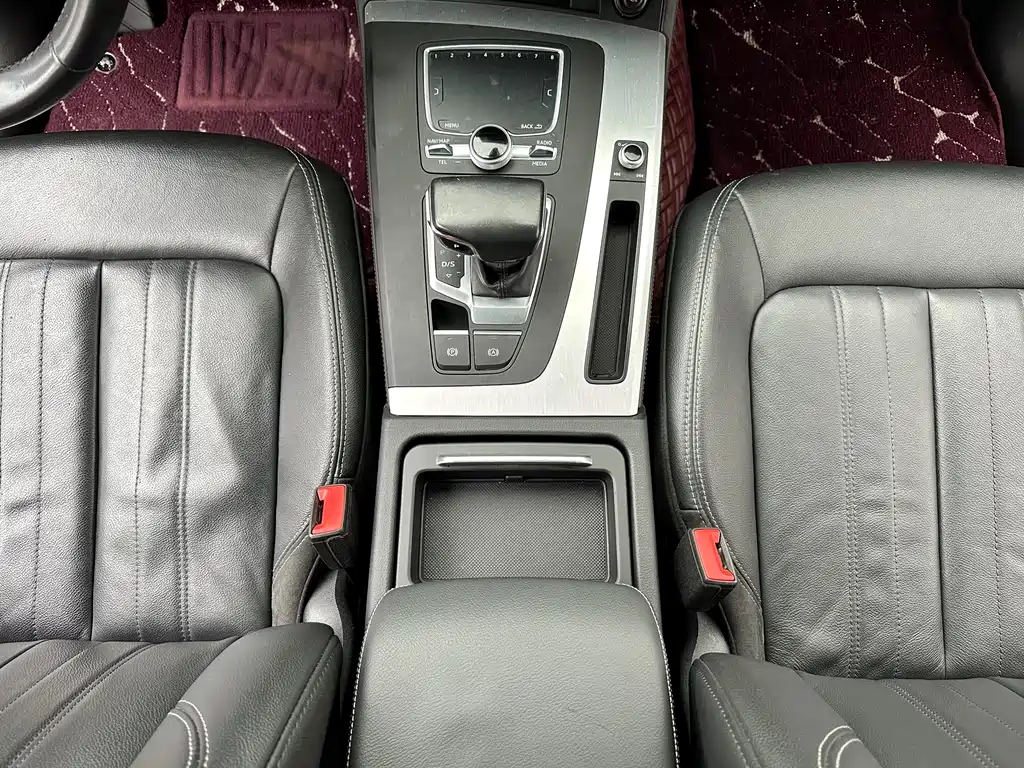 Audi Q5L 2020 — фото 14