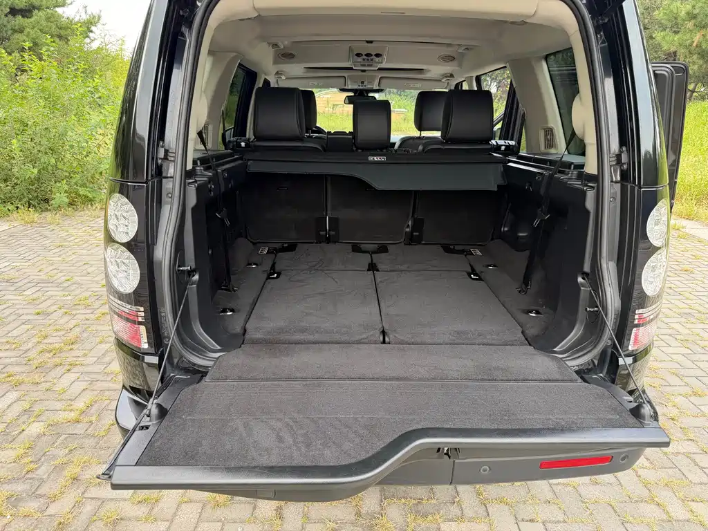 Land Rover Discovery 2015 — фото 24