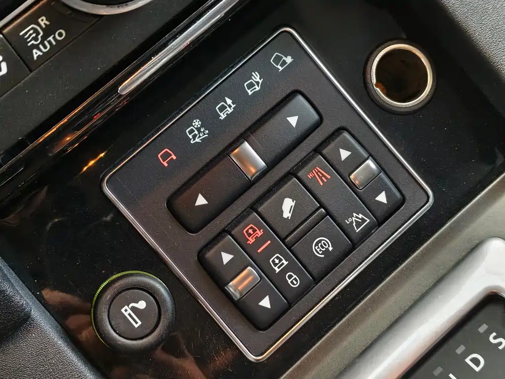 Land Rover Discovery 2016 — фото 14