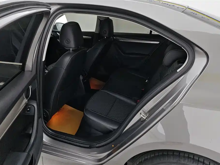 Skoda Octavia 2021 — фото 11