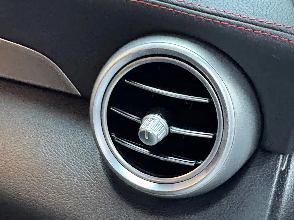 Mercedes-Benz C-Class 2023 — фото 19