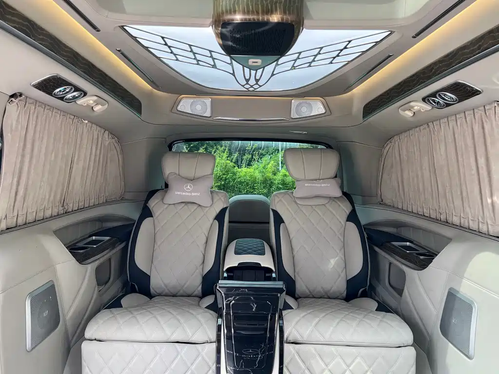 Mercedes-Benz V-Class 2023 — фото 13