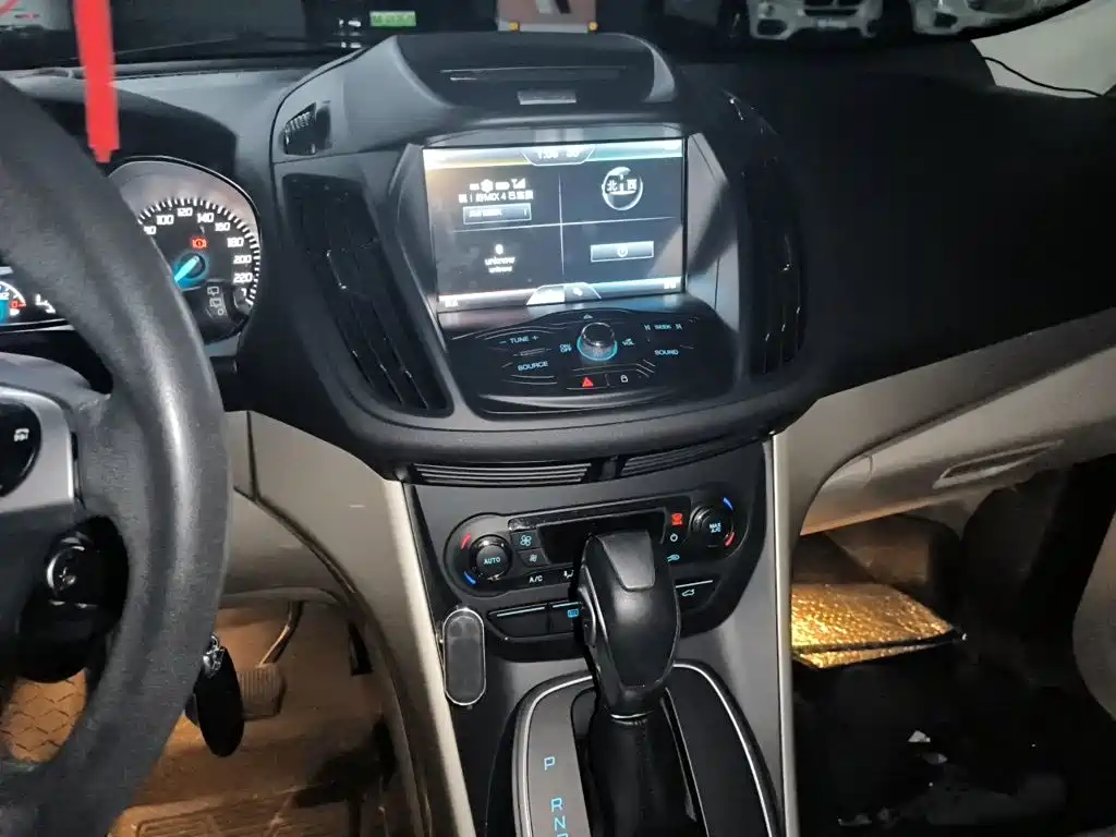 Ford Kuga 2014 — фото 14