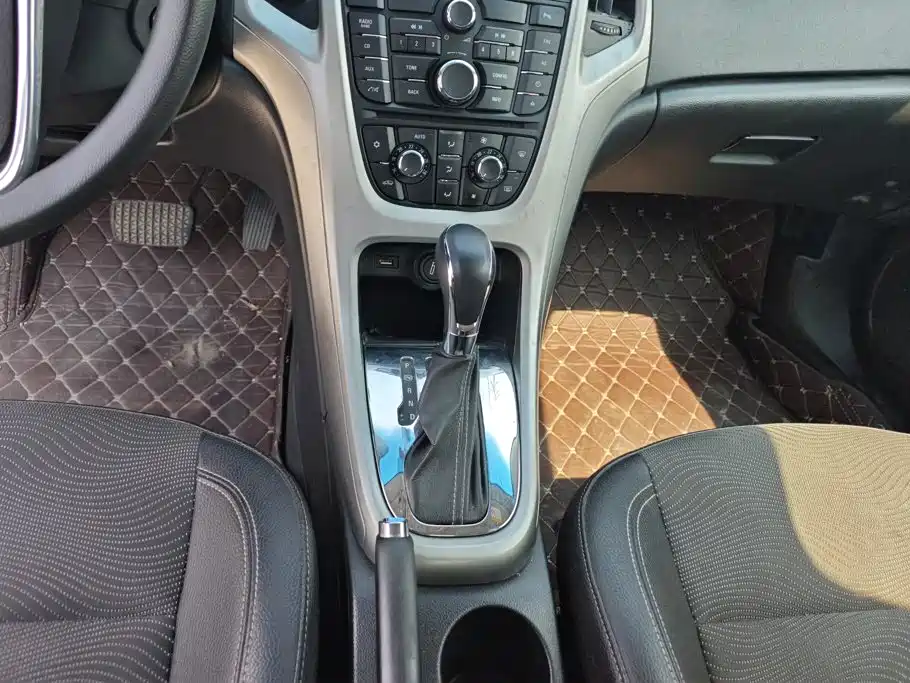 Buick Excelle 2014 — фото 16
