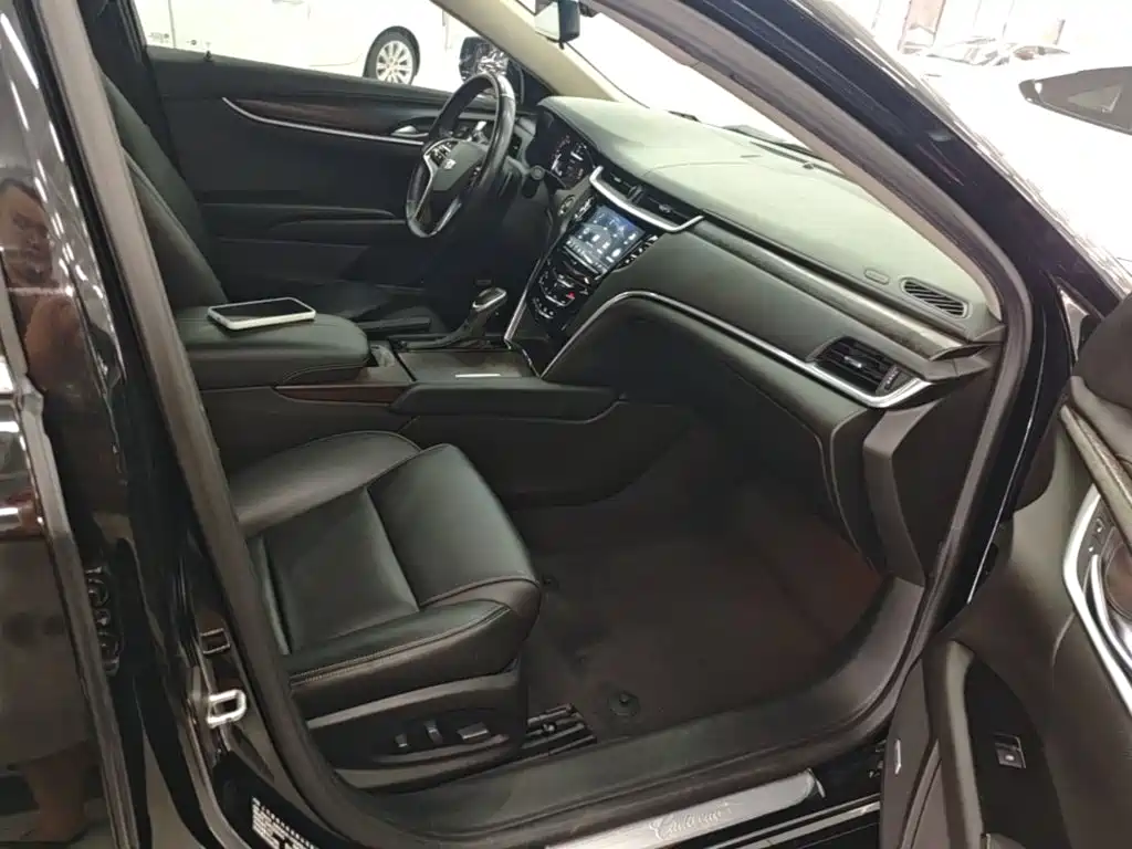 Cadillac XTS 2018 — фото 25