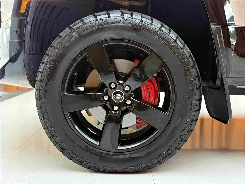 Land Rover Defender 2022 — фото 18