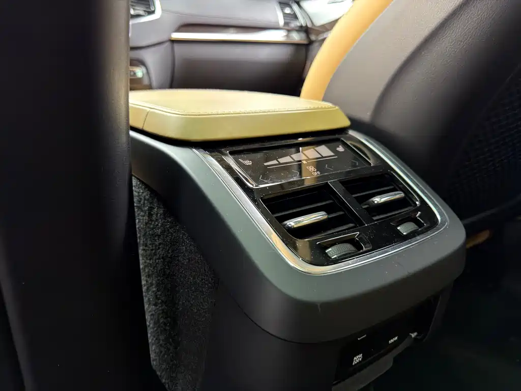 Volvo XC90 2016 — фото 12