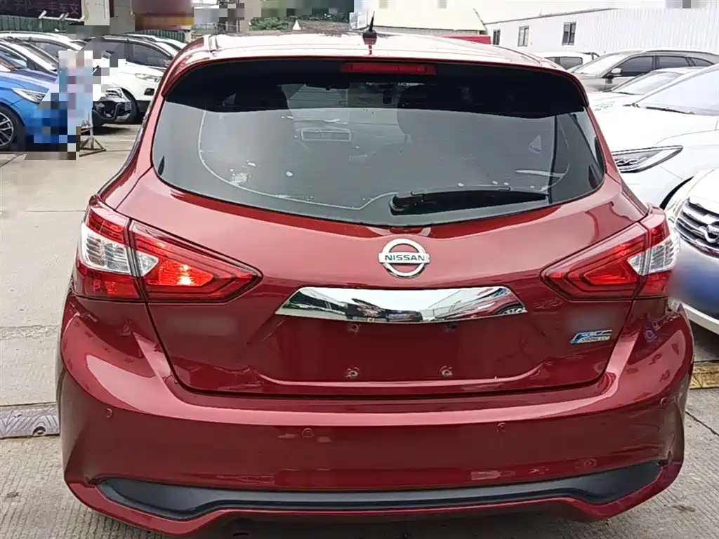 Nissan Tiida 2016 — фото 6