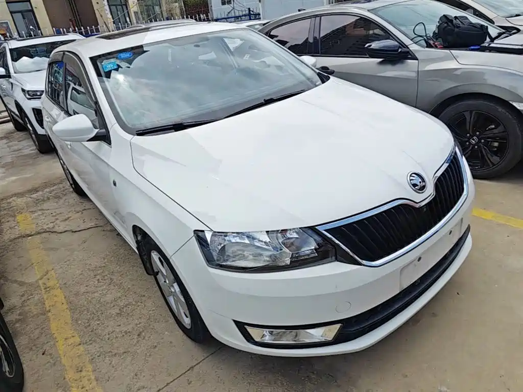 Skoda Rapid Spaceback 2016 — фото 4