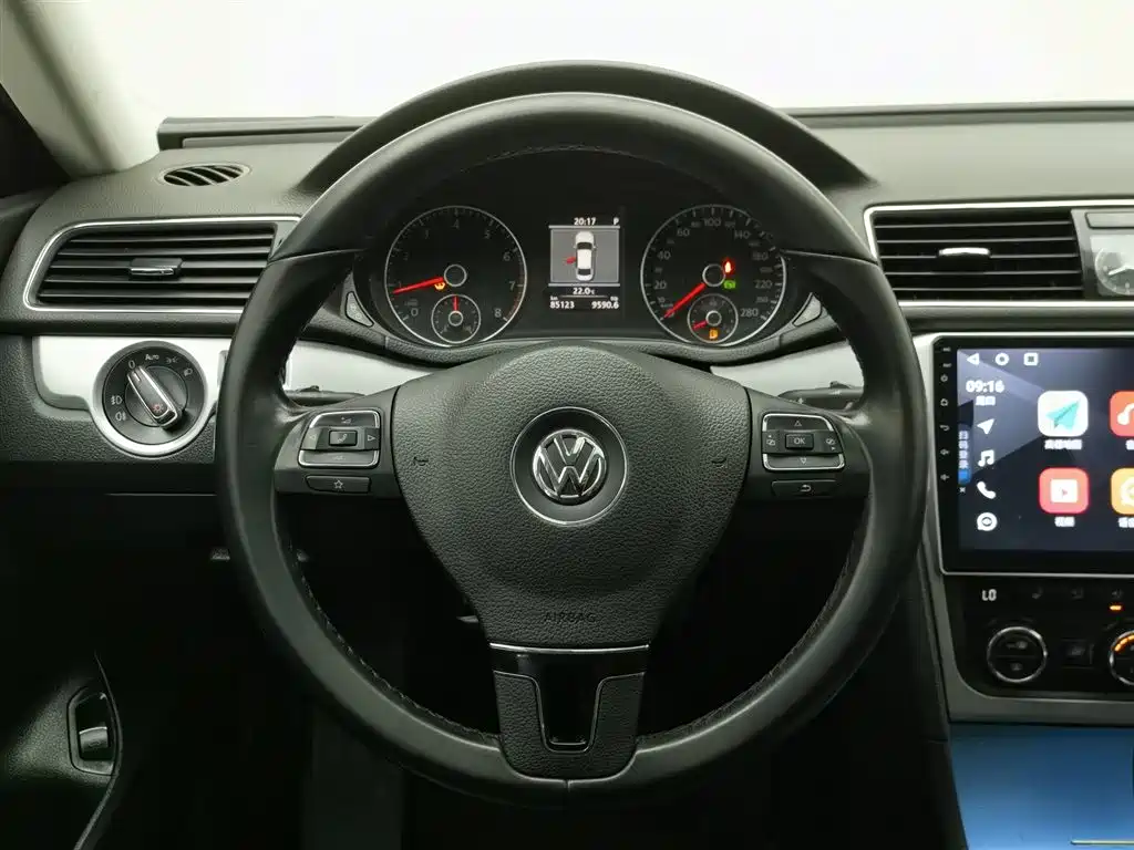 Volkswagen Passat 2014 — фото 11