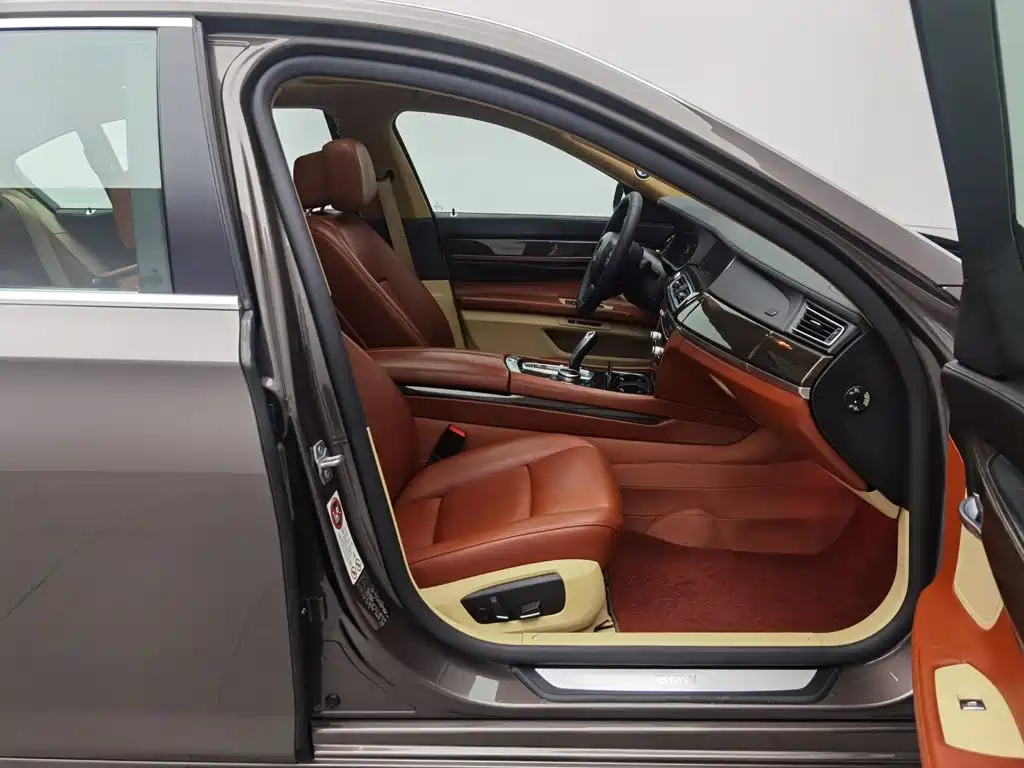 BMW 7 Series 2015 — фото 23