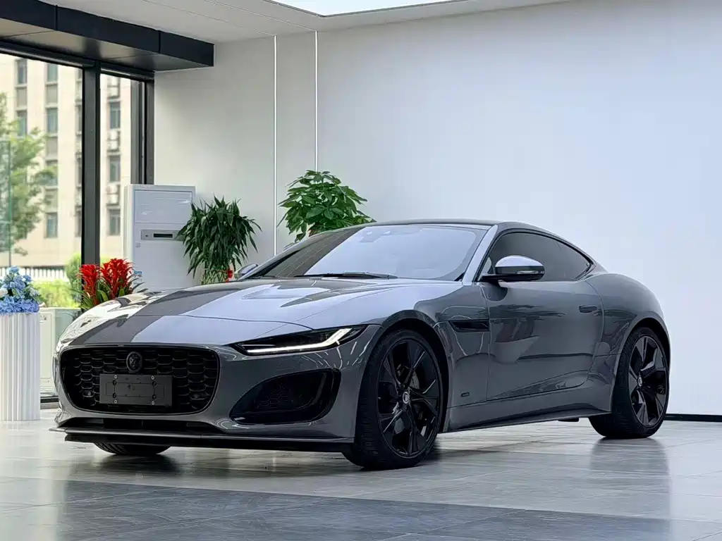 Jaguar F-TYPE 2024 — фото 1