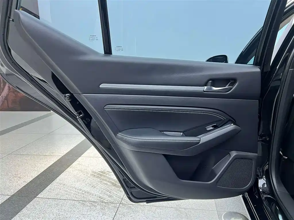 Nissan Teana 2023 — фото 28