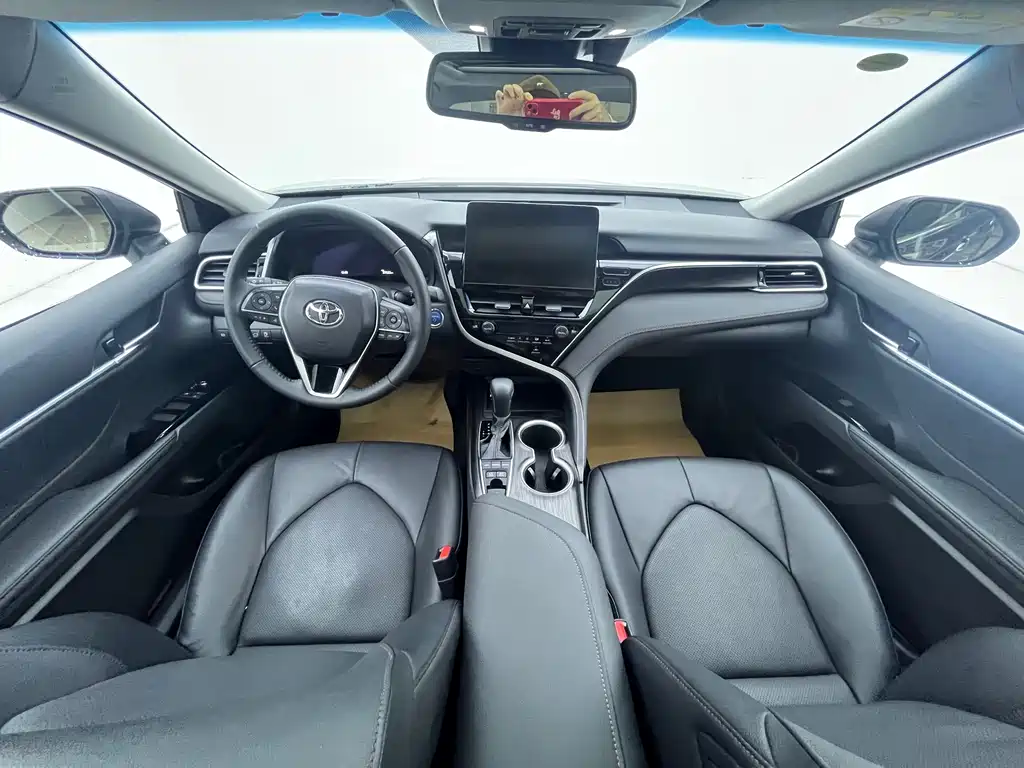 Toyota Camry 2024 — фото 13