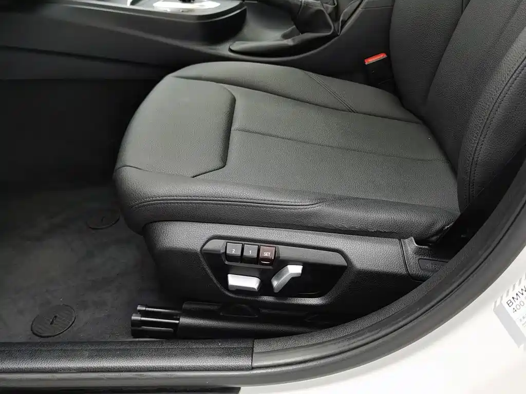 BMW 3 Series 2017 — фото 20