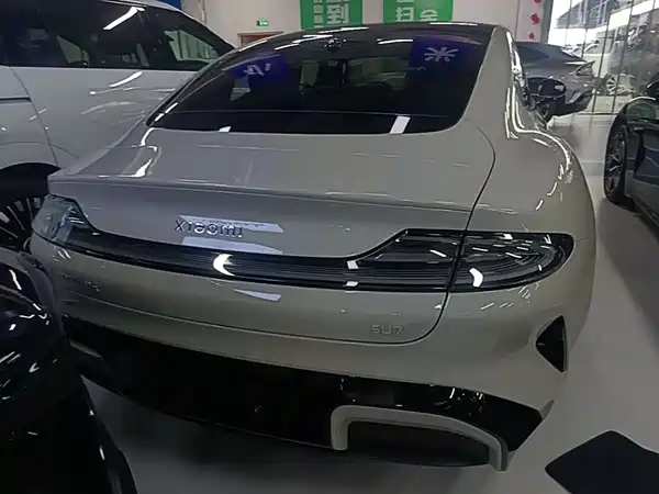 Xiaomi SU7 2025