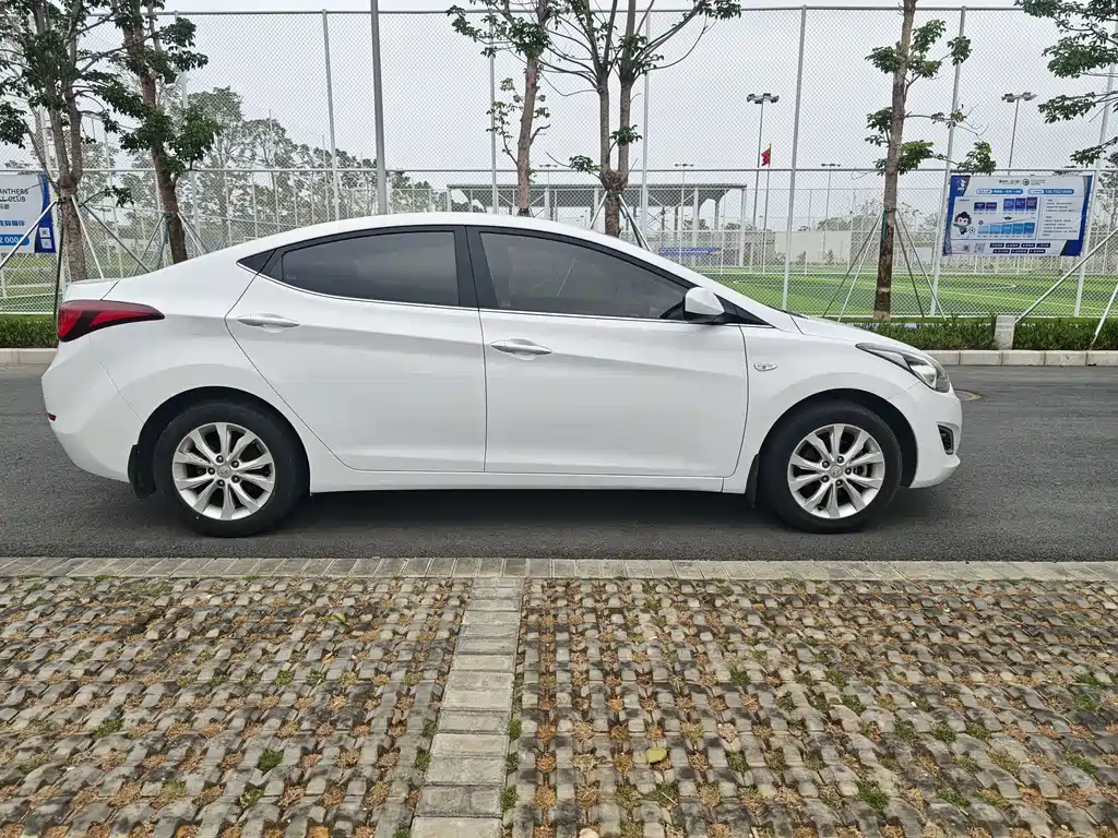 Hyundai Elantra Langdong 2017 — фото 7
