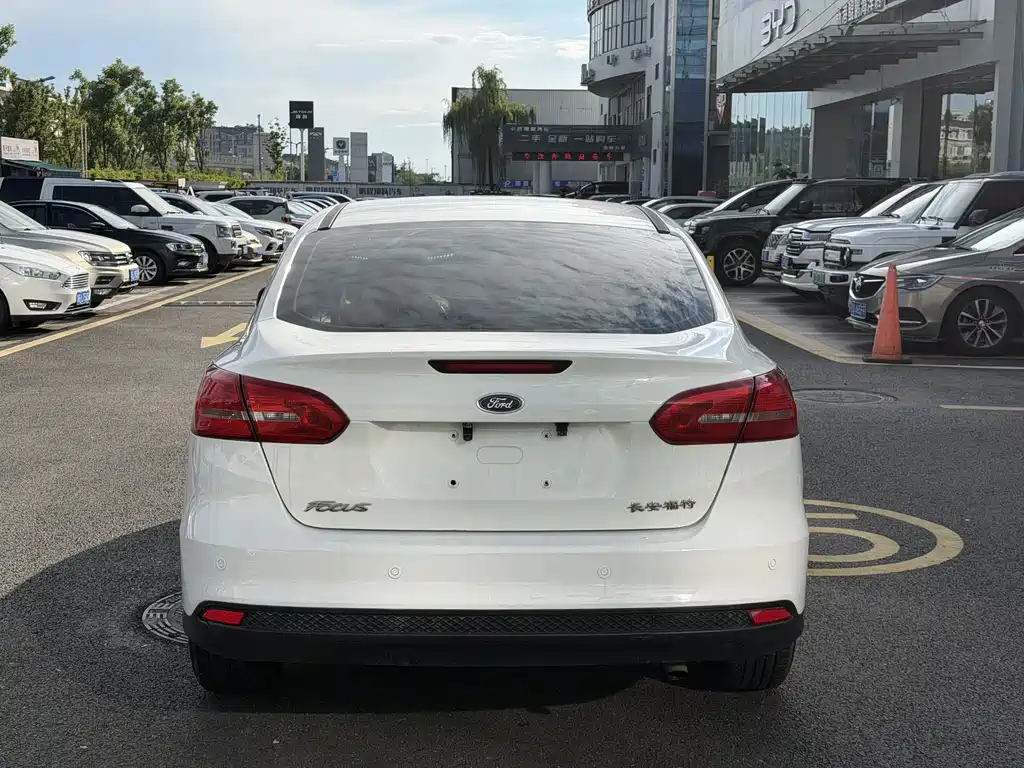 Ford Focus 2015 — фото 15