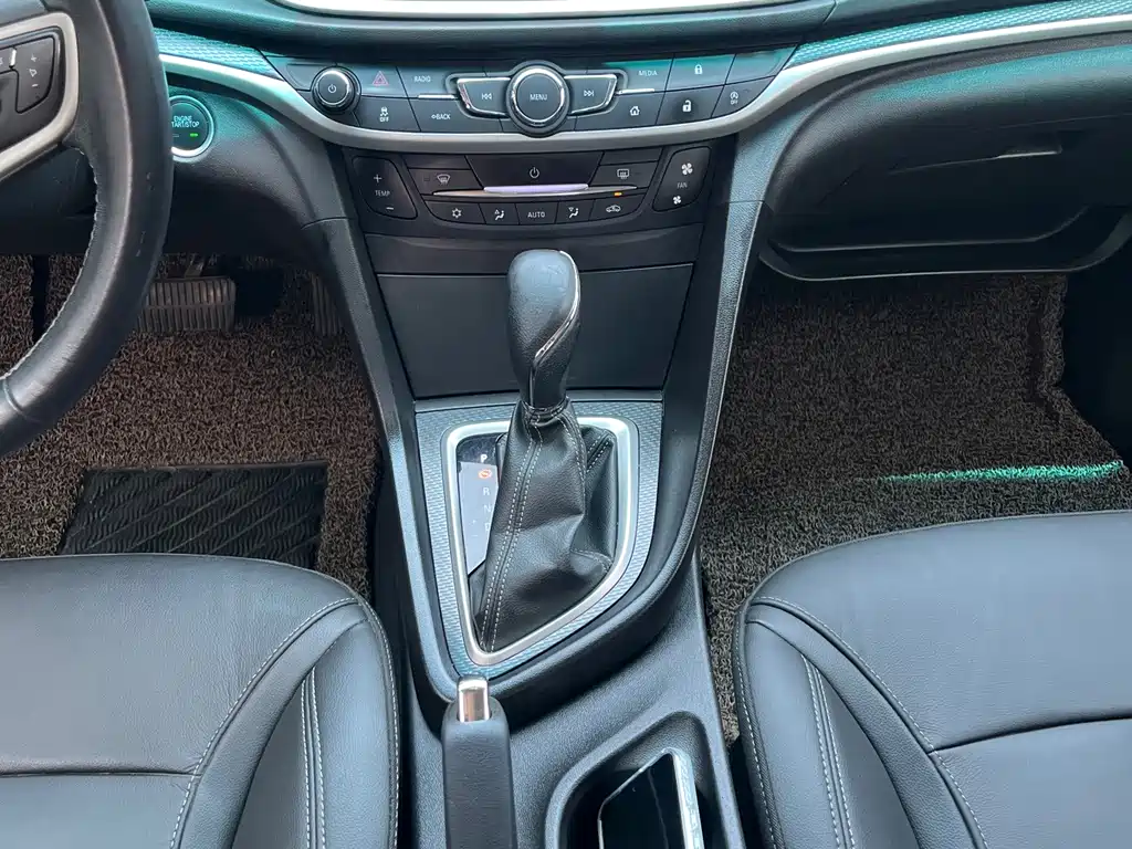 Buick Excelle 2018 — фото 10