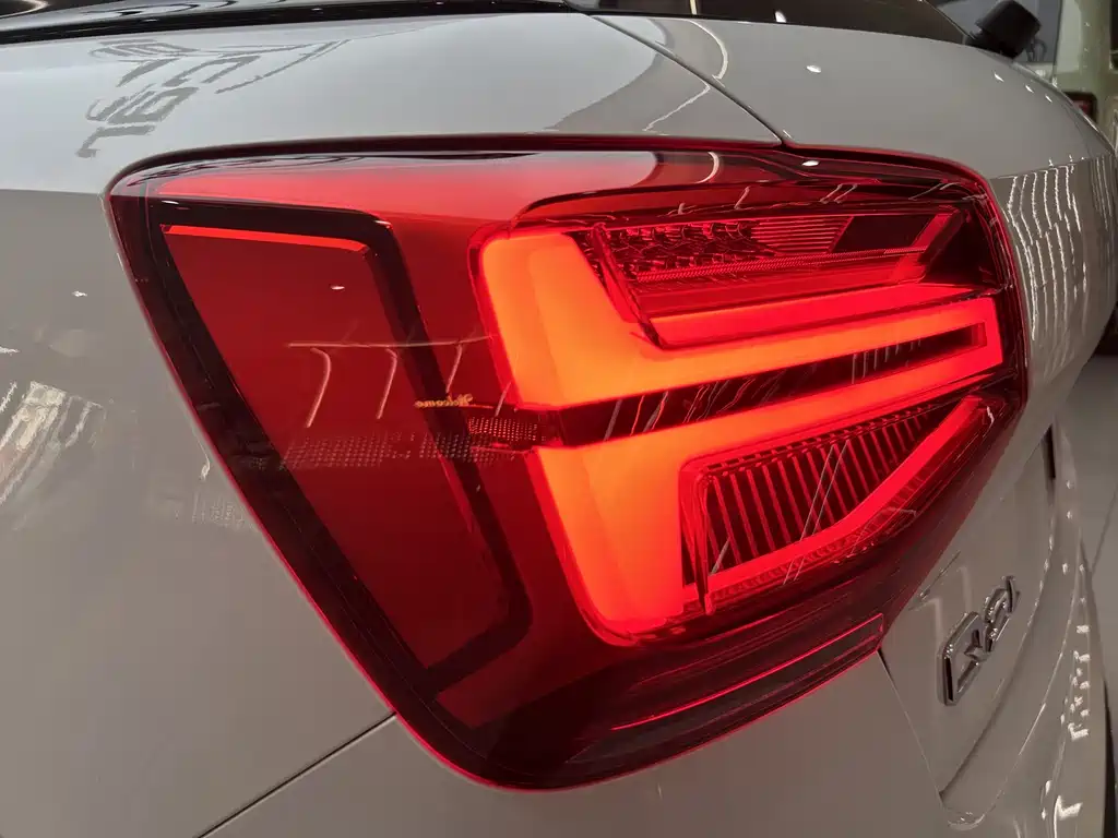Audi Q2L 2023 — фото 28
