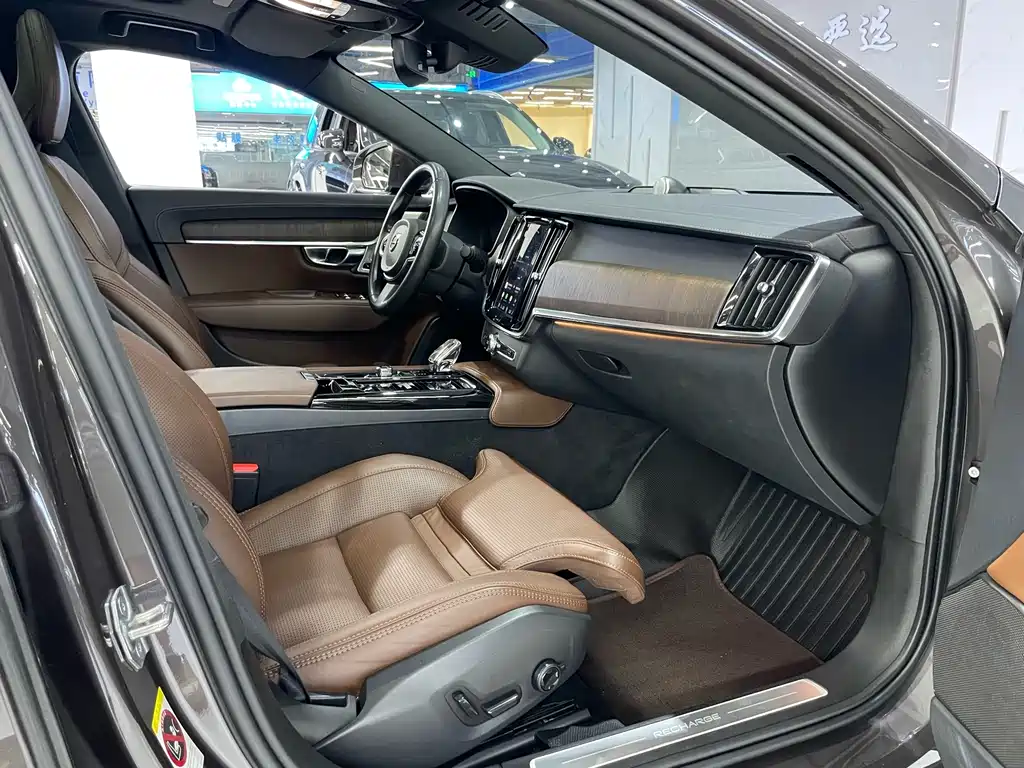 Volvo S90 Plug-In Hybrid 2022 — фото 12