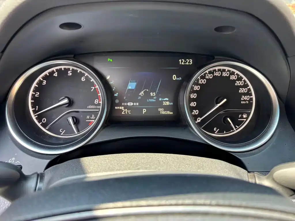 Toyota Camry 2020 — фото 10