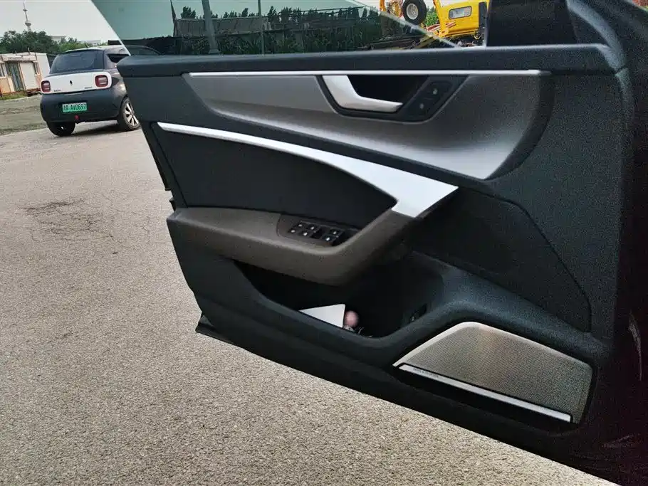 Audi A7L 2023