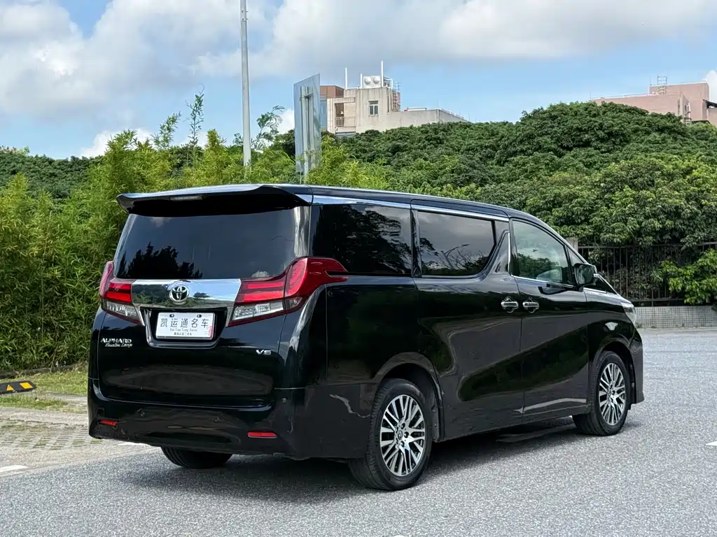 Toyota Alphard 2017 — фото 11
