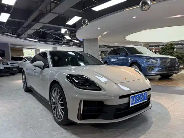Porsche Panamera 2025