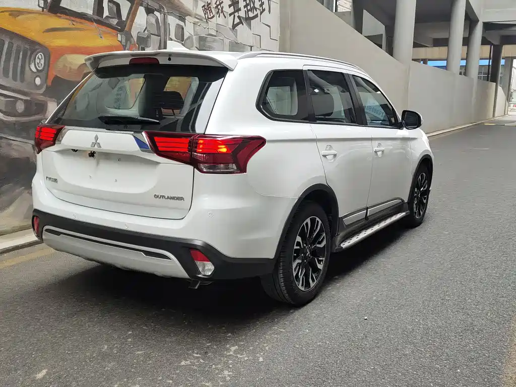 Mitsubishi Outlander 2019 — фото 5