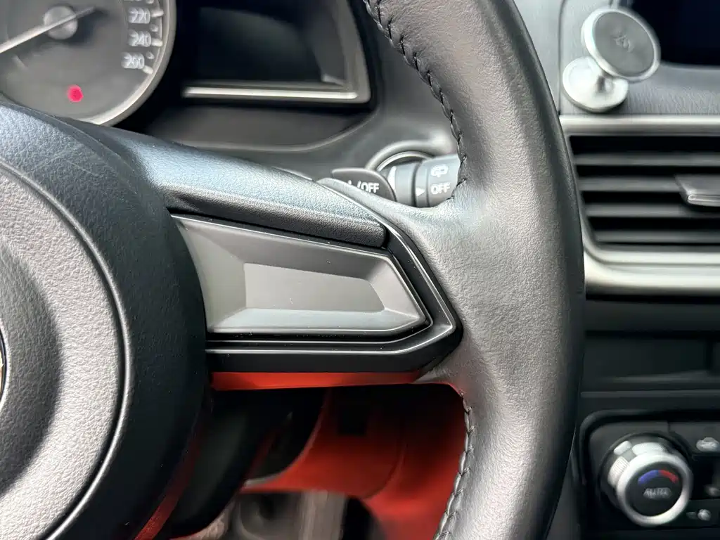 Mazda 3 Axela 2018 — фото 19