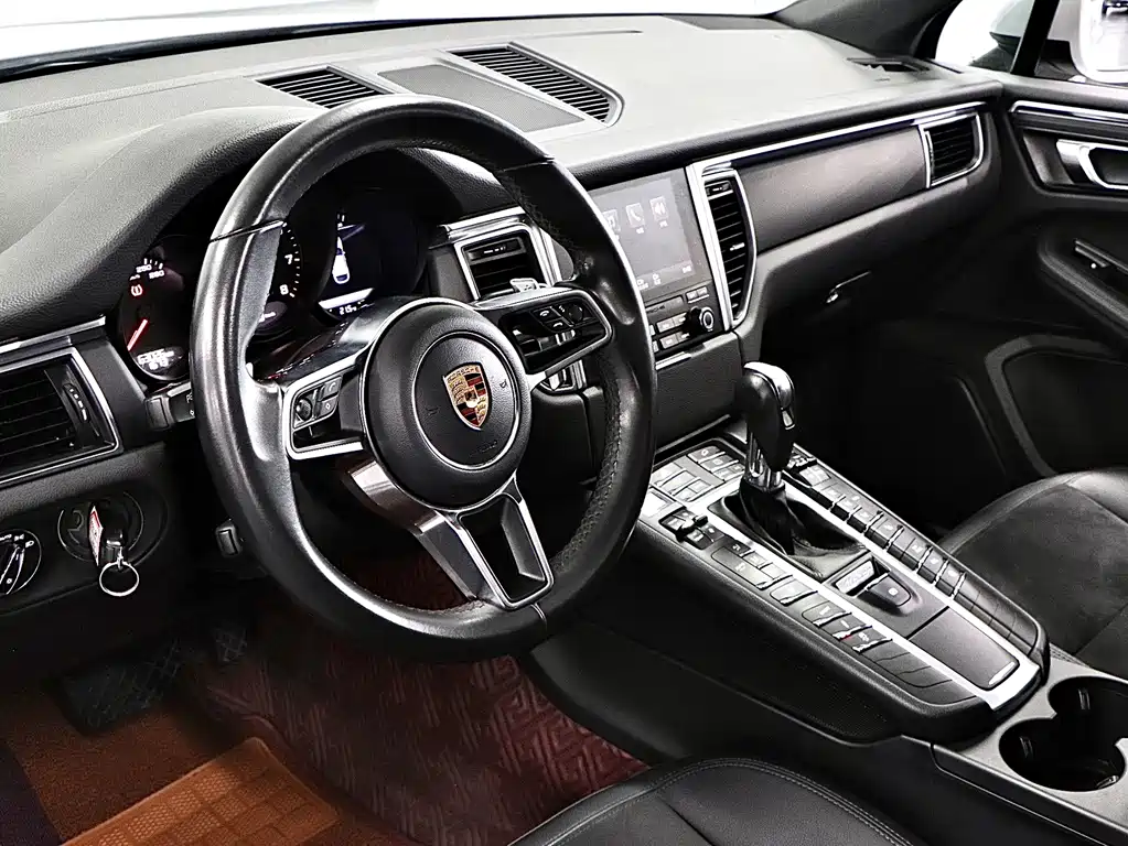 Porsche Macan 2017 — фото 11