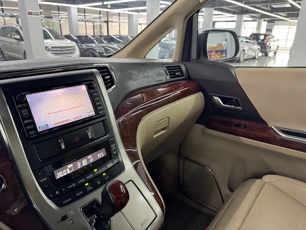 Toyota Alphard 2011 — фото 14