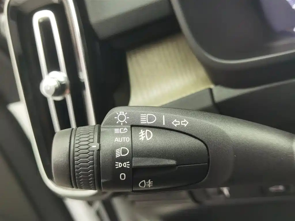 Volvo XC40 2019 — фото 21