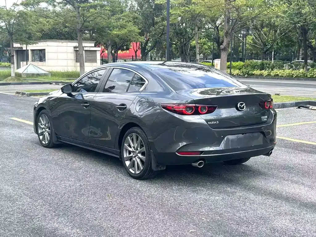 Mazda 3 Axela 2021 — фото 4