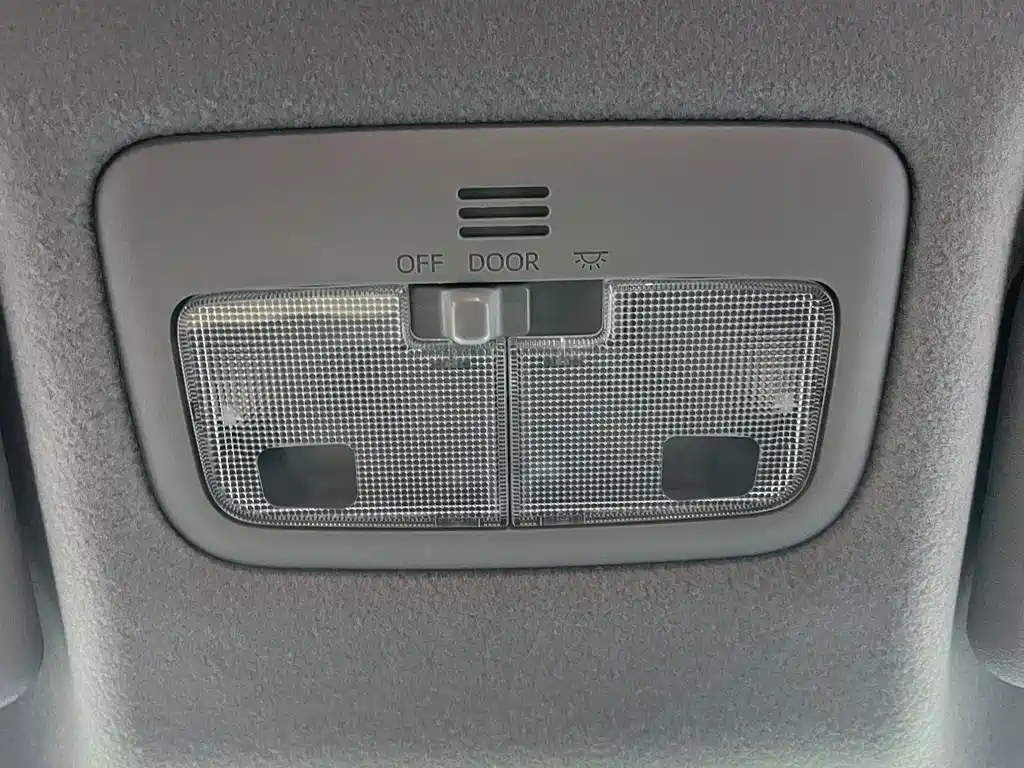 Toyota Yaris L 2023 — фото 24