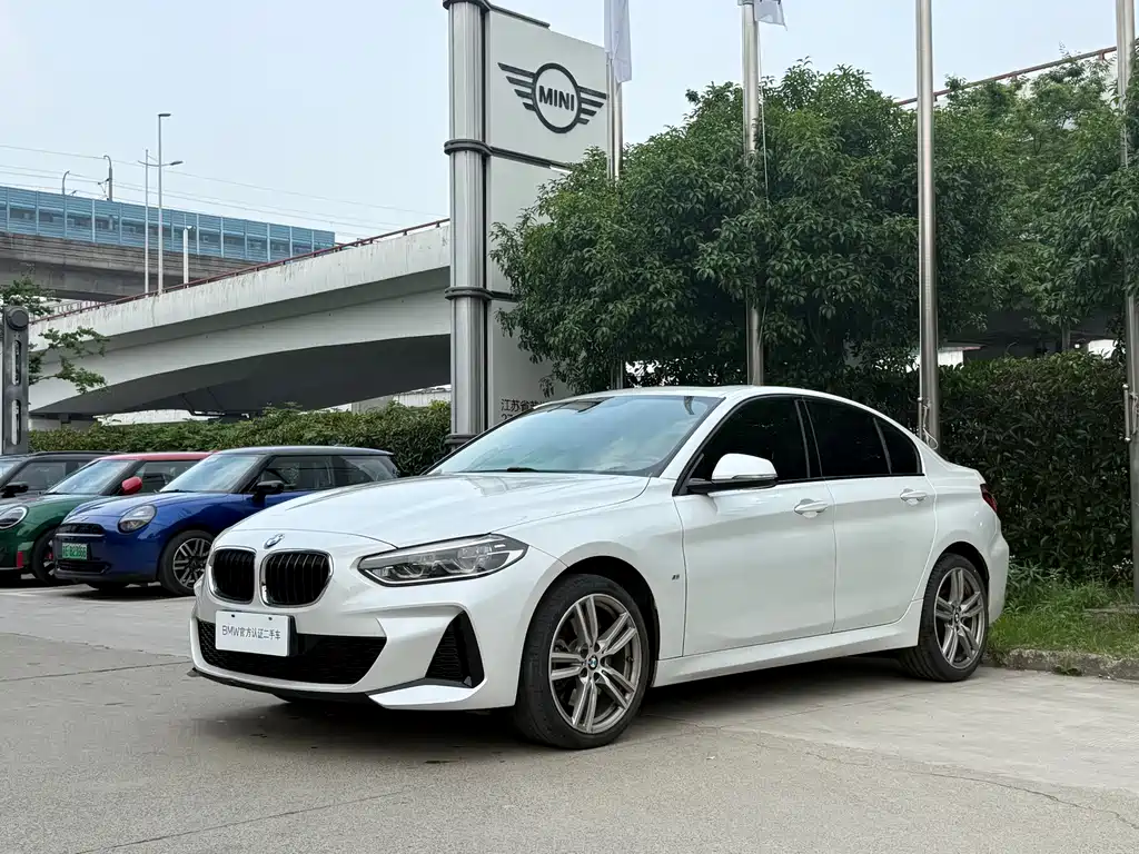 BMW 1 Series 2020 — фото 1