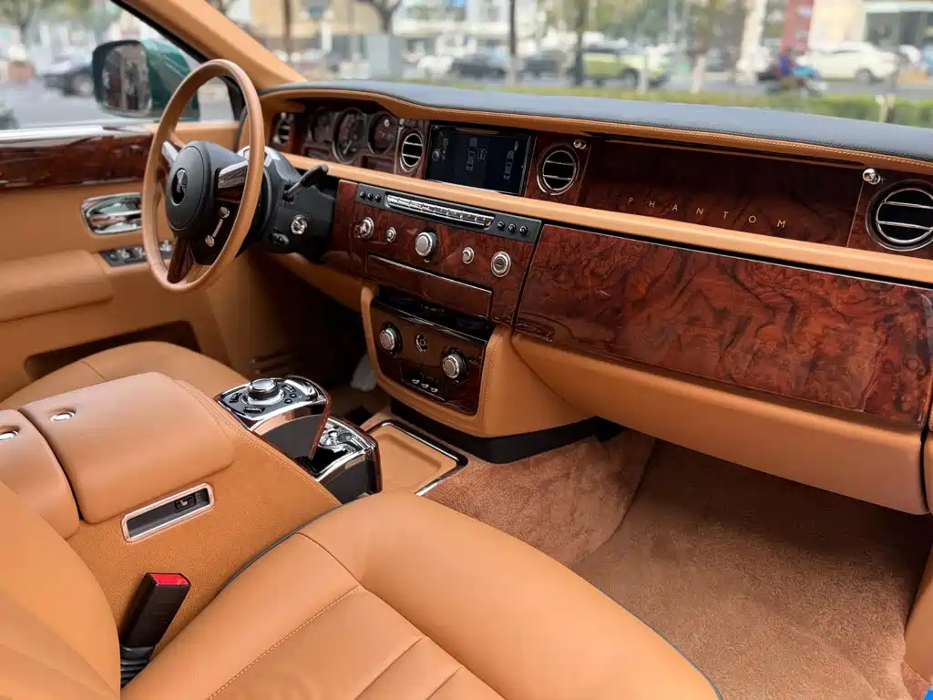 Rolls-Royce Phantom 2014 — фото 17