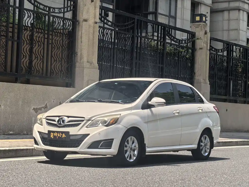 BAIC Motor E Series 2015 — фото 1