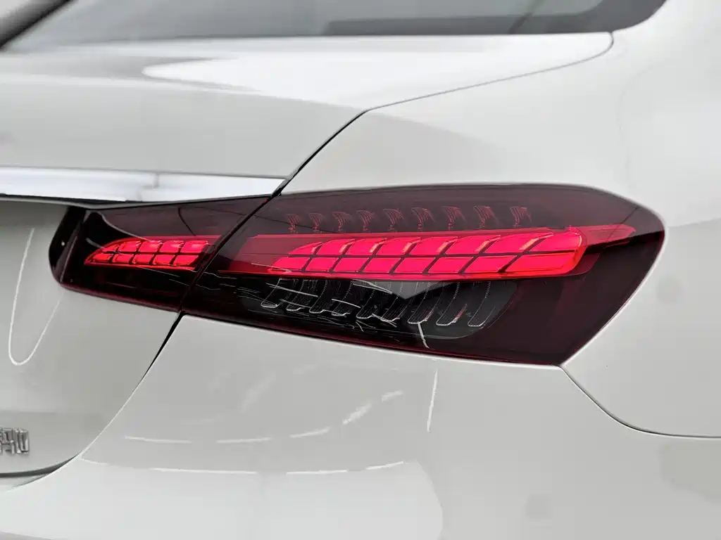 Mercedes-Benz E-Class 2021 — фото 12